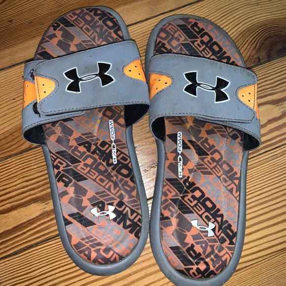 Under Armour Slides - Picture 1 of 3